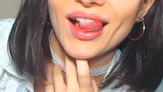 Horny Webcam Babe Fingering and Toying Pussy