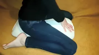 Teen pillow humping cum Dry pillow hump orgasm