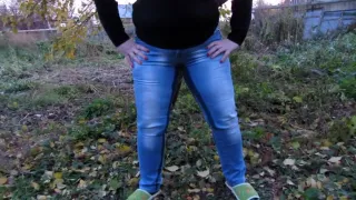 I'm pissing in jeans