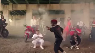 Migos - Bad and Boujee ft. Lil Uzy Vert