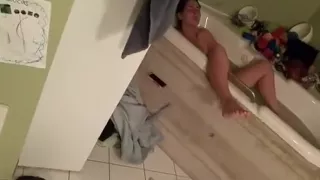 Chick Inside Bathtub Fingering Her Wet Vagina