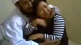 Omani Mullas Are Playing & Teasing With Girl!! Hot Video