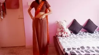 Hot Housewife Wearing Saree And Showing Navel