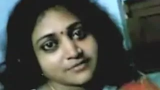 Housewife Aunty In Saree Opens Her Blouse And Taking Out Boos And Playing Naughty With Other Man