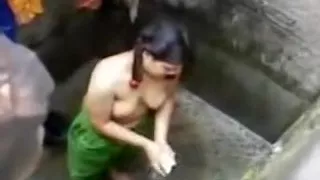 Desi Girl Bathing Nude Nice Boobs