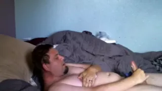 Bruder wichst auf Höschen der Stiefschwester