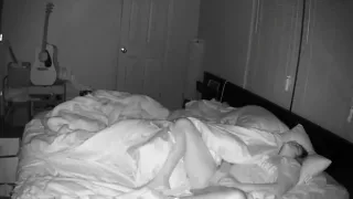 Christliche Hure beim wütenden Masturbieren auf versteckter Kamera erwischt