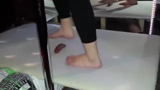 Cockcrush tanzt im Nachtclub