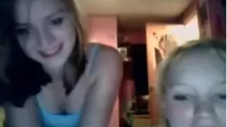 2 Chics On Cam