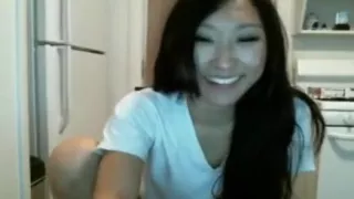 Enchanting Oriental babe showing off her lovely titties on