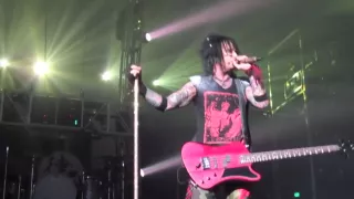 Nikki Sixx Breaks It Down For The Crowd. Greenville, S.C.