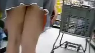 Bajo La Falda Part 23