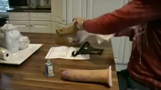 Iso Muna, Penis, Lelut