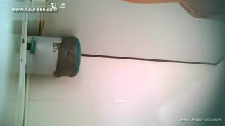 chinese girls go to toilet.34