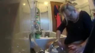 The blond angel refreshes her pussy2...