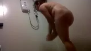 Chunky Babe wird heimlich gefilmt, während sie eine heiße Show abzieht