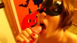 Brunette woman likes sloppy blowjob in her attractive hide