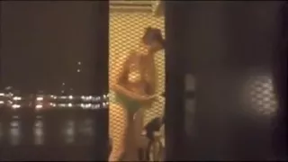 Screen voyeur- brunette in toilet