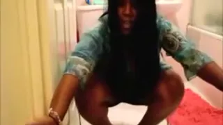 Scat: Sexy Girl Overlooks Bathroom