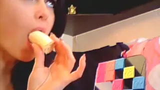 sexyteen18 performs the desire to suck a banana