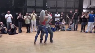 Exotischer Amateurfilm mit öffentlichen, nicht nackten Szenen