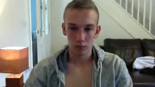 Fabelhaftes Amateur-Gay-Video mit Solo-Männer-Szenen