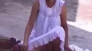 Exotischer Homemade Clip mit Upskirt, Outdoor Szenen