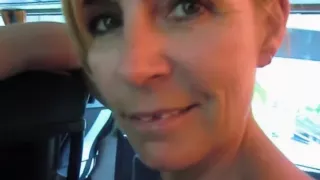 Mitten im Reisebus entsaftet