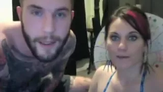 Webcam slut sucks hard cock madly of tattooed guy
