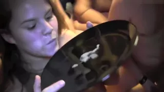 Spermateller leer geleckt! Willst du auch mal draufspritzen