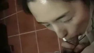 Schüchterner Koreaner will nicht mit der Kamera ficken