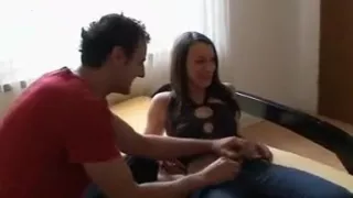 Schwarzhaarige Sandra mit ihrem neuen Freund aus der Schweiz