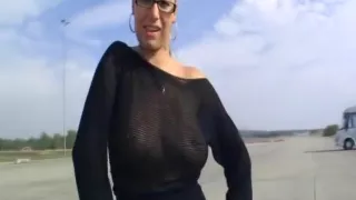 Meine Titten unter dem transparenten Oberteil Outdoor