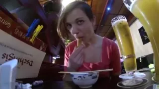 Kostliches aus Fernost - Der Fick mit der Fruhlingsrolle