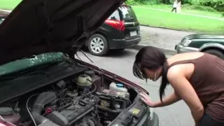 Autopanne, vom Passanten gefickt