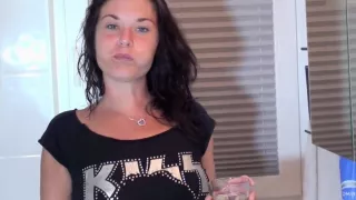 Mundspulung mit meiner Pisse! Userwunsch