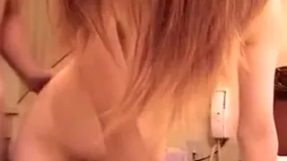 schüttelnde Titten und sie erreicht den Orgasmus