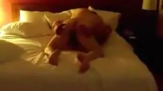 Frau mit Internetfreund