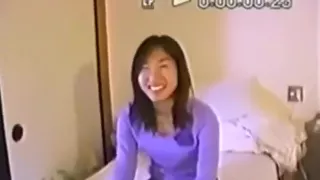 Schüchternes asiatisches Mädchen macht ihr erstes Sextape