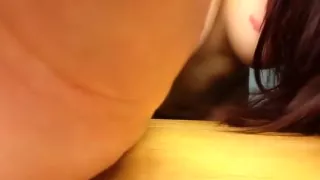 Lernpause und Ficken der Freundin auf dem Schreibtisch im Schlafsaal