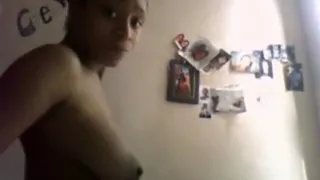 Teasing ebony girl shakes her big booty naked on cam