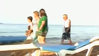 This crazy couple has sex in the sea again !!!