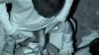 Voyeur busted a partyslut fucking her one night stand bare at the beach