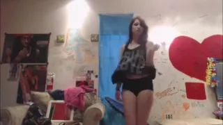 Woops !!! girl accidently mails a selfie to all her classmates !!!