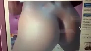 Webcam ebony bitch entertains herself by toying her asshole