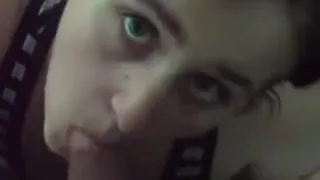 aurelie la truie suce en foret