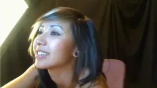 Oriental livecam honey rides a sex-toy