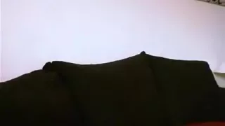 Fickbares Mädchen vor der Webcam