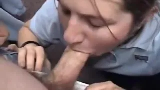 Geile blonde Frau wird mit heißem Sperma bespritzt