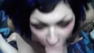 Geistesblitzende Gesichtsbehandlung für mein Emo-Babe